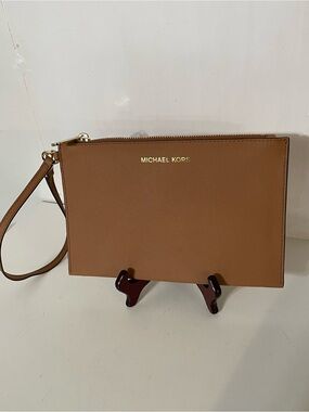 Michael Kors Wristlet in Tan